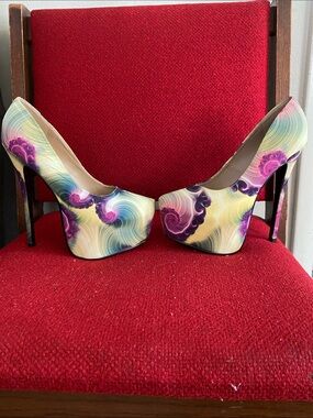 Alba Multicolor Swirl Platform Pumps